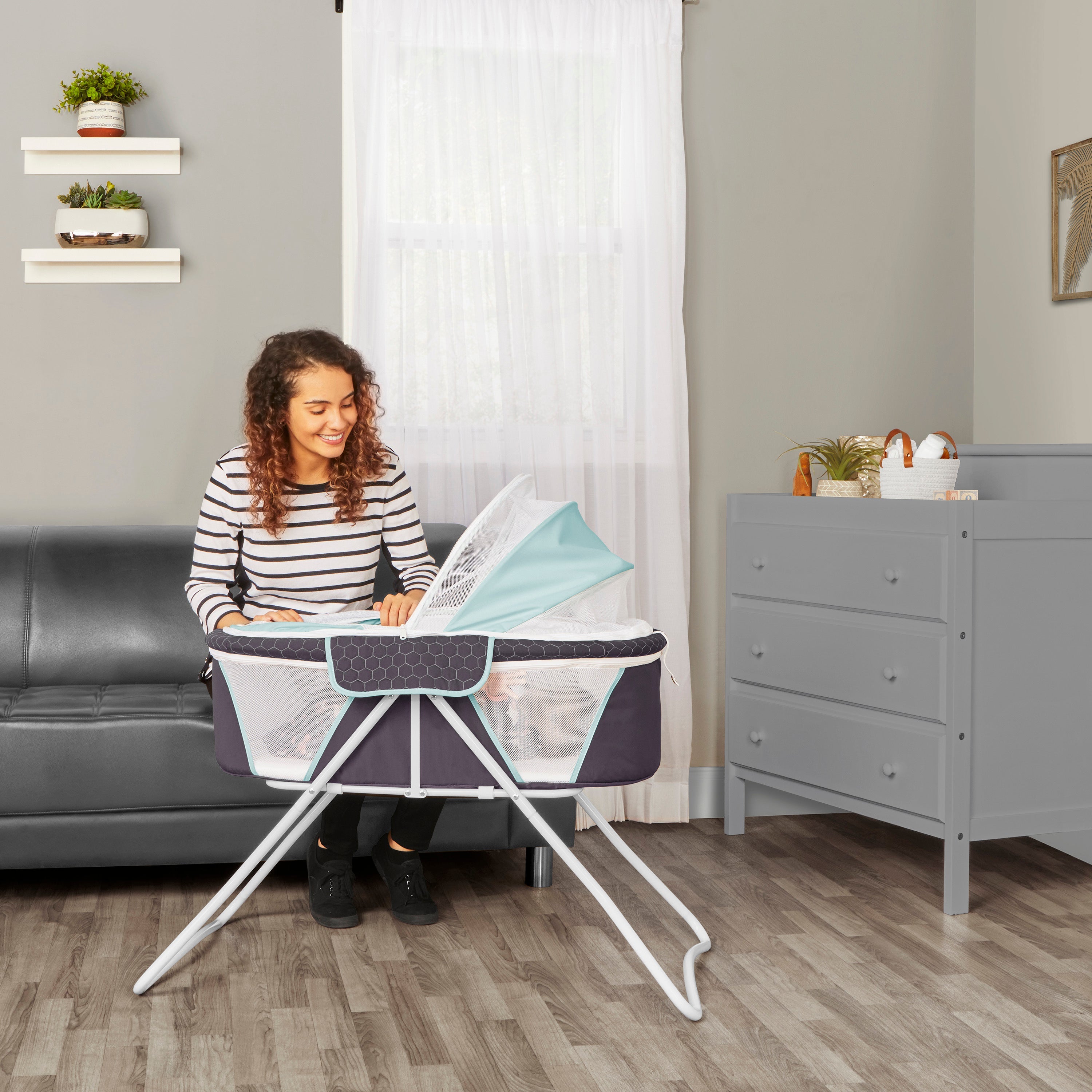 Dream On Me Day Dreamer 2-In-1 Portable Bassinet