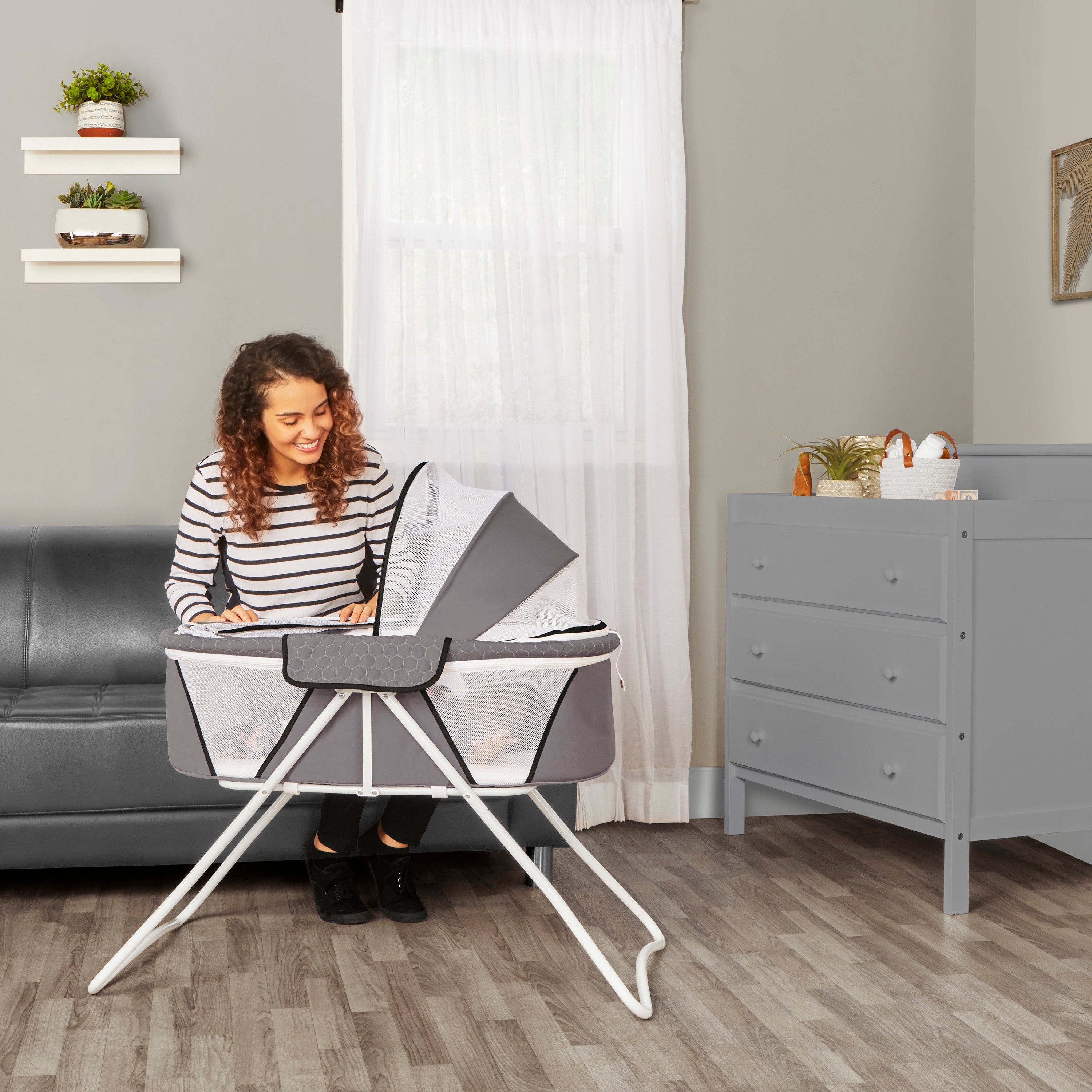 Dream On Me Day Dreamer 2-In-1 Portable Bassinet
