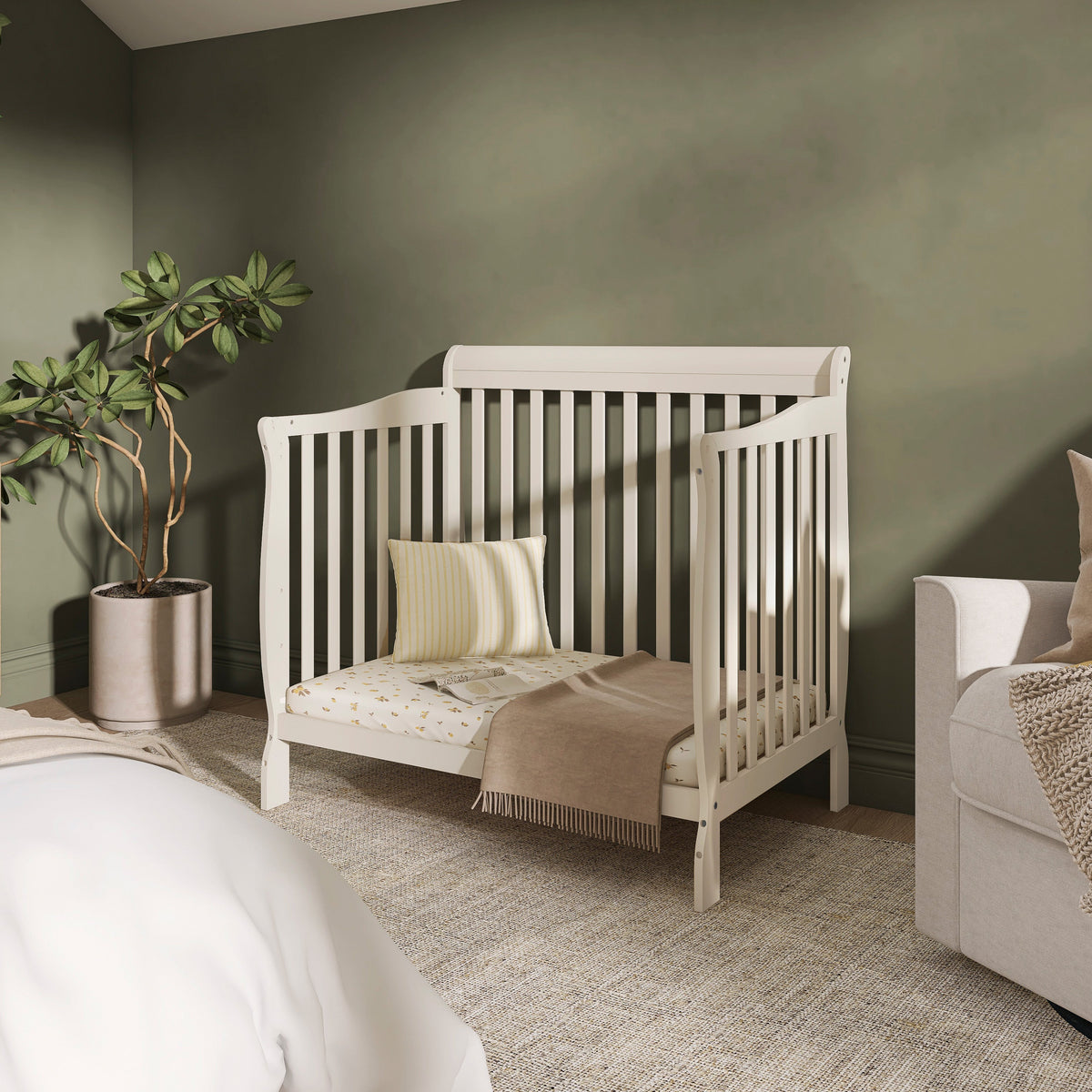 Dream On Me Aden Convertible 4-in-1 Mini Crib