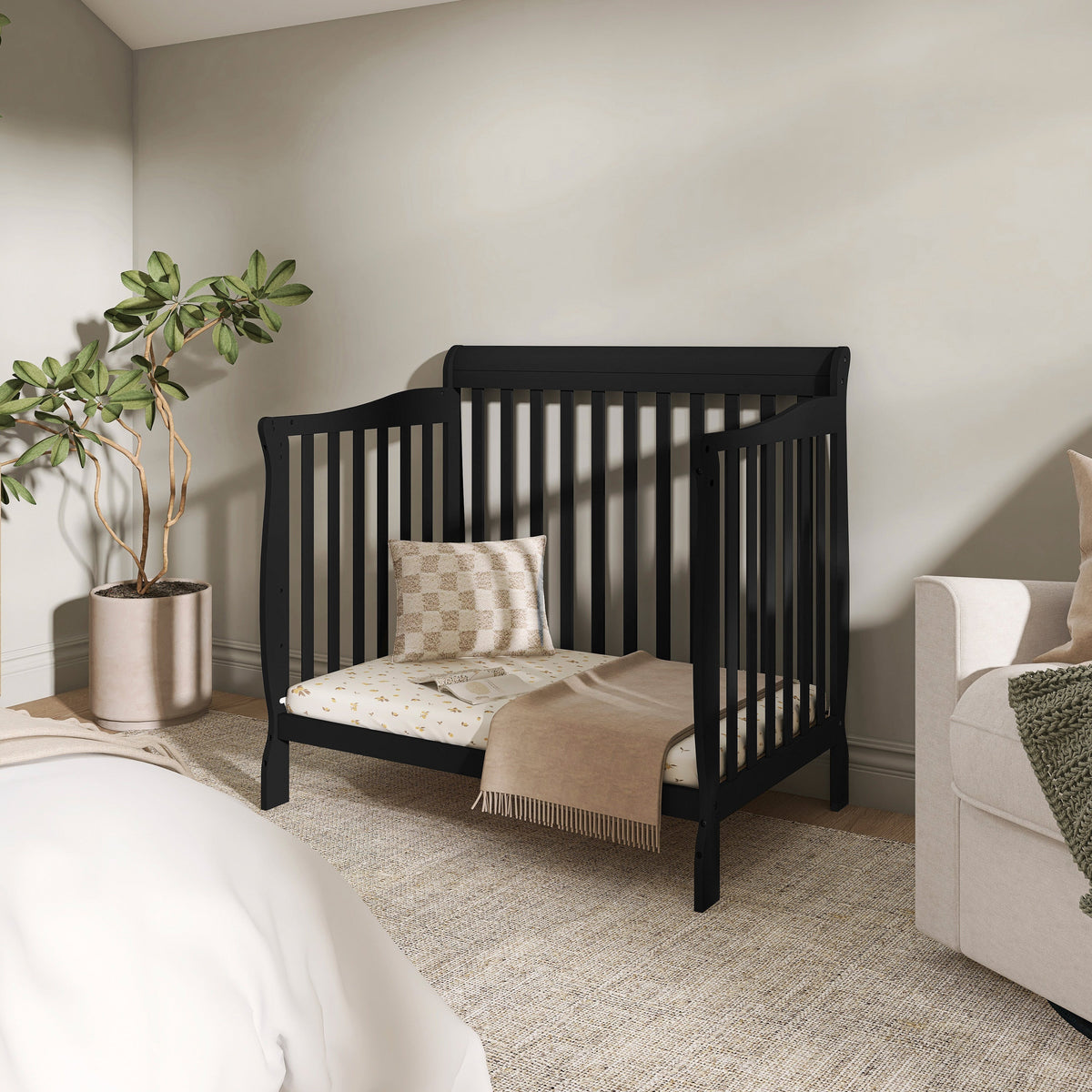 Dream On Me Aden Convertible 4-in-1 Mini Crib