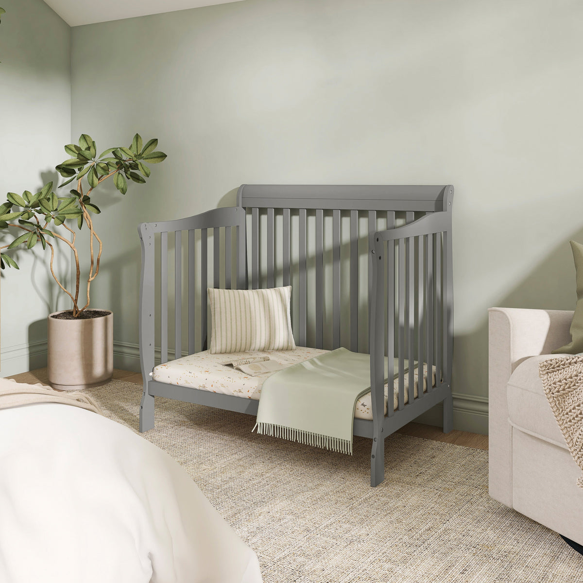 Dream On Me Aden Convertible 4-in-1 Mini Crib
