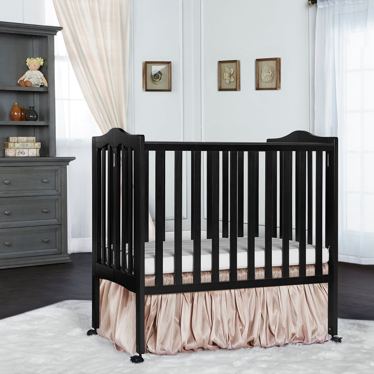 Dream On Me 2-in-1 Lightweight Portable Mini Crib