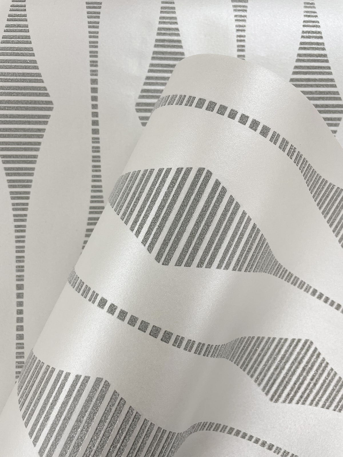 Diamond Stripe Glass Beaded Geometric Unpasted Wallpaper