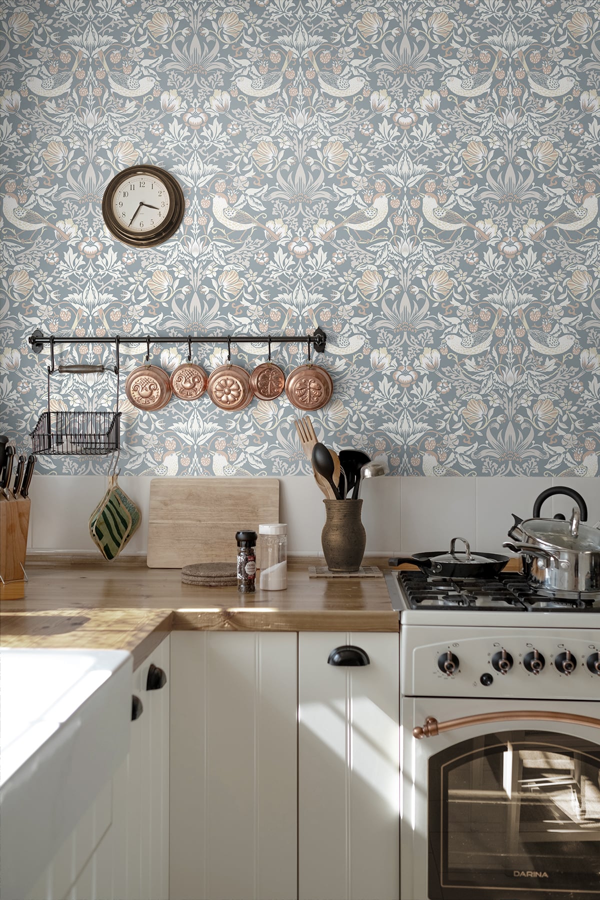 Fragaria Garden Vintage Unpasted Wallpaper