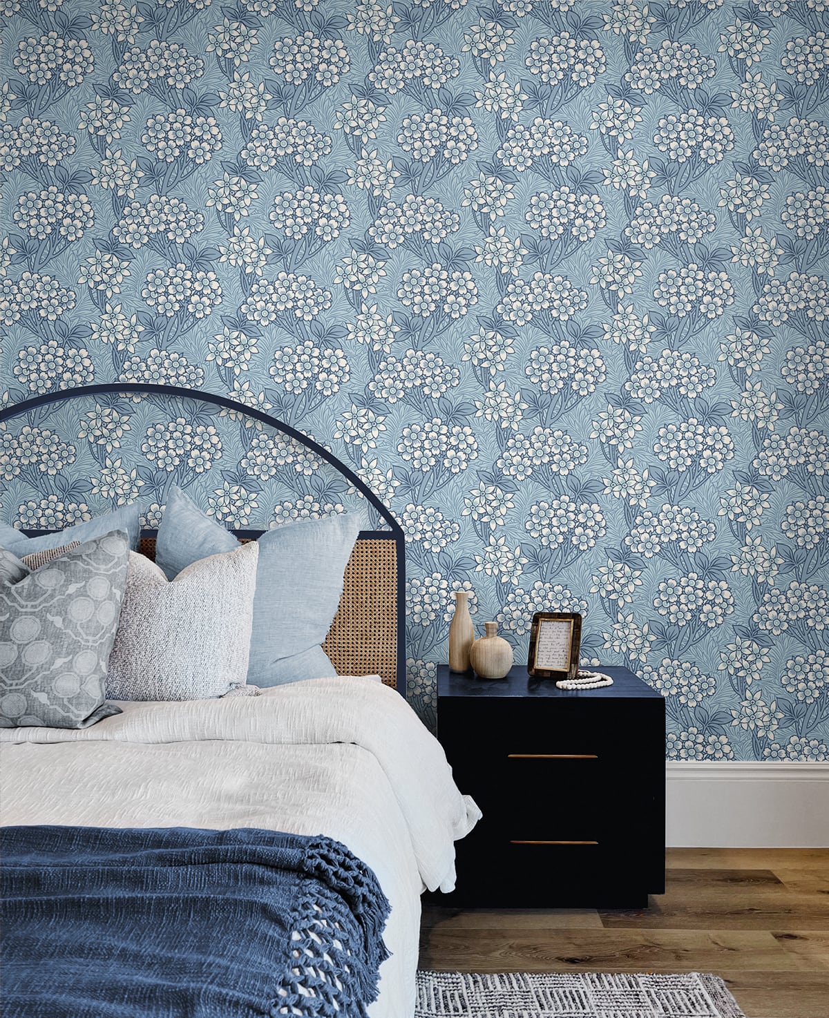 Floral Vine Vintage Unpasted Wallpaper