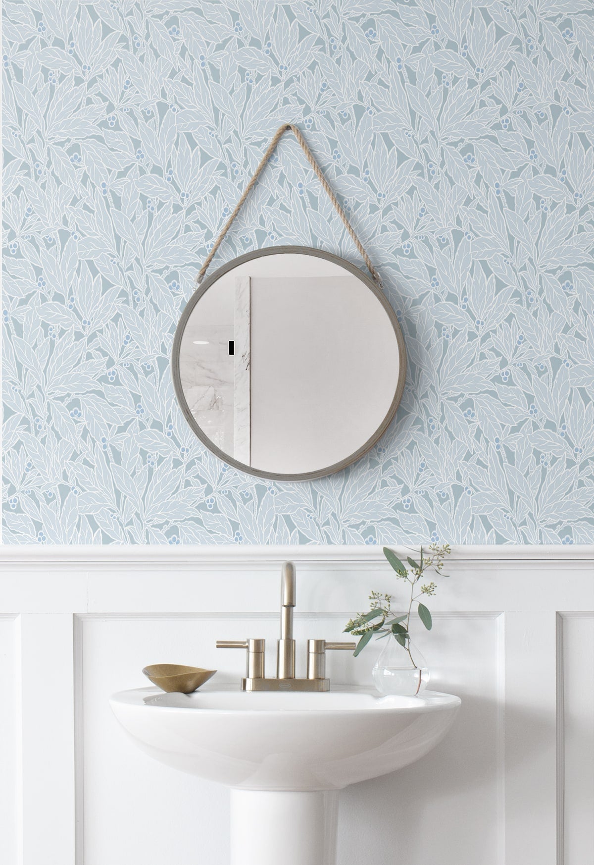 Leaf and Berry Botanical Vintage Unpasted Wallpaper