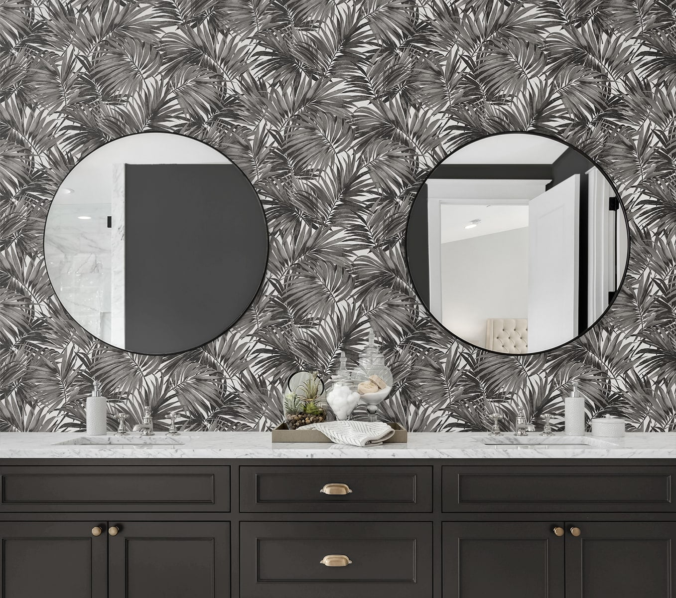 Cordelia Tossed Palms Embossed Vinyl Unpasted Wallpaper