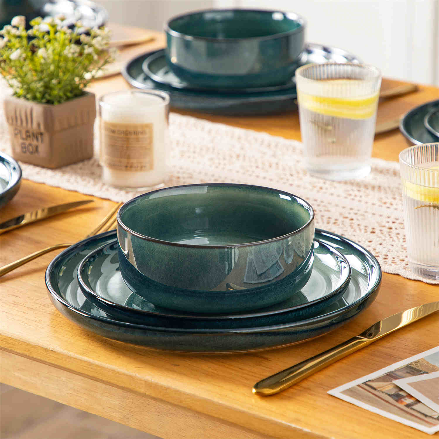 Starry Lipped-Edge 18 Piece Dinnerware Set