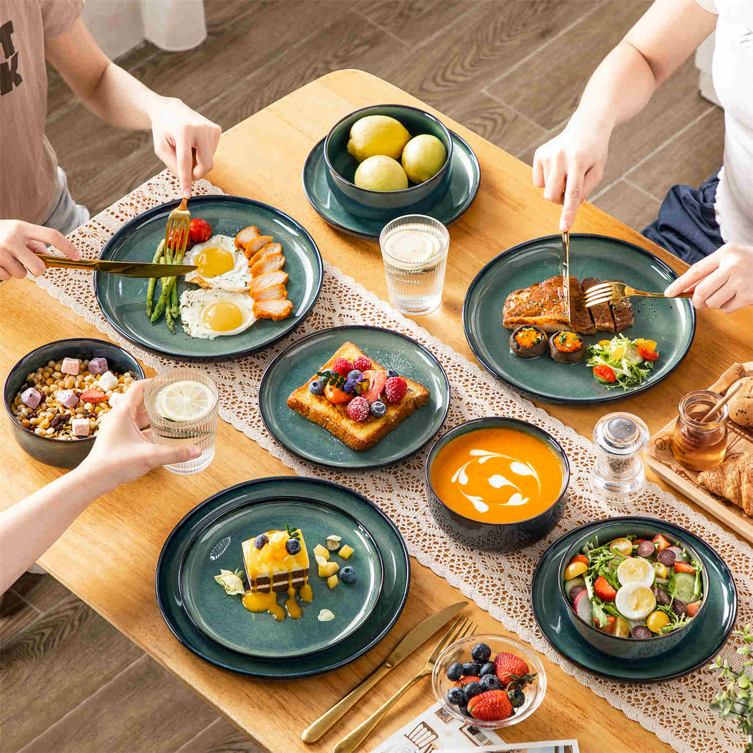 Starry Lipped-Edge 18 Piece Dinnerware Set
