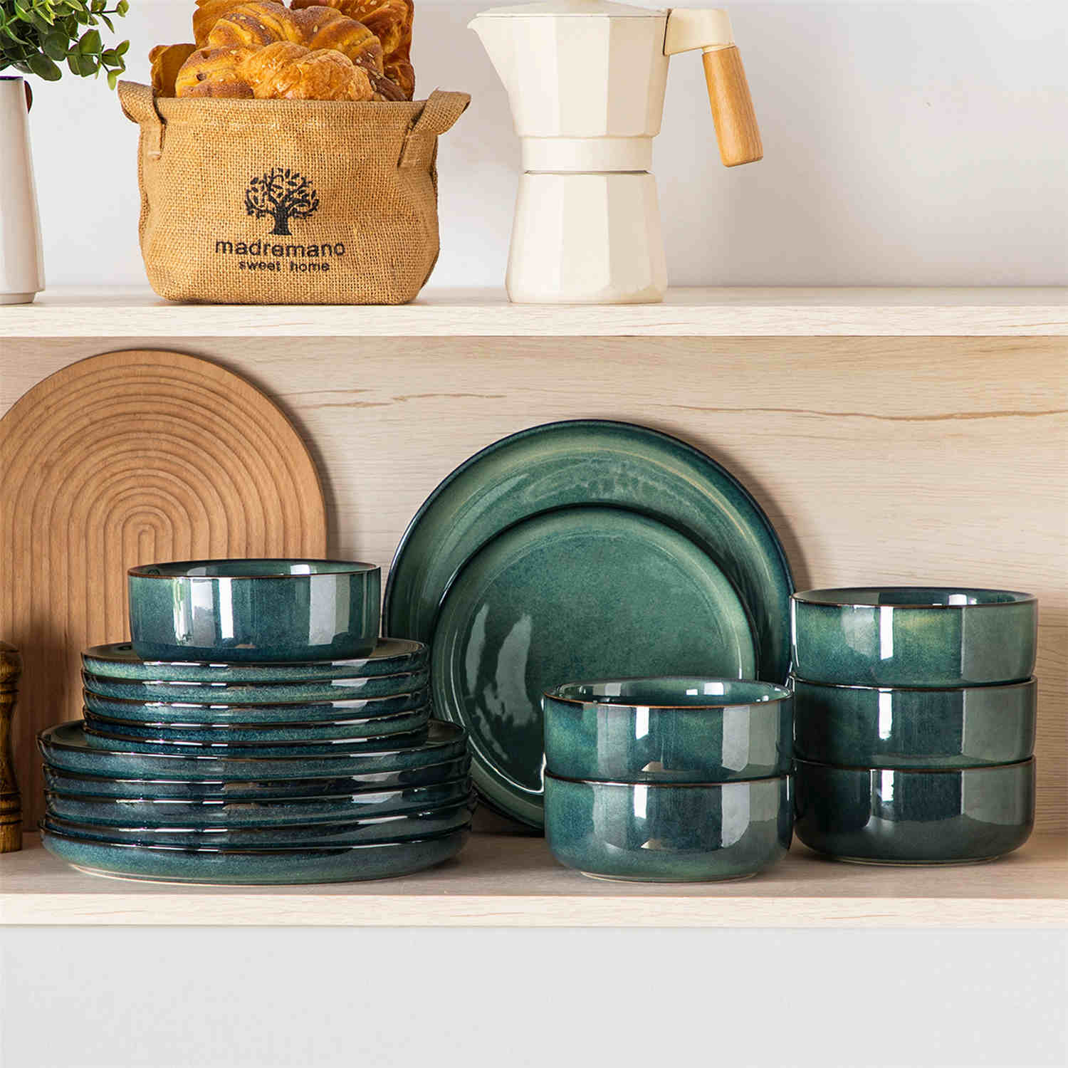 Starry Lipped-Edge 18 Piece Dinnerware Set