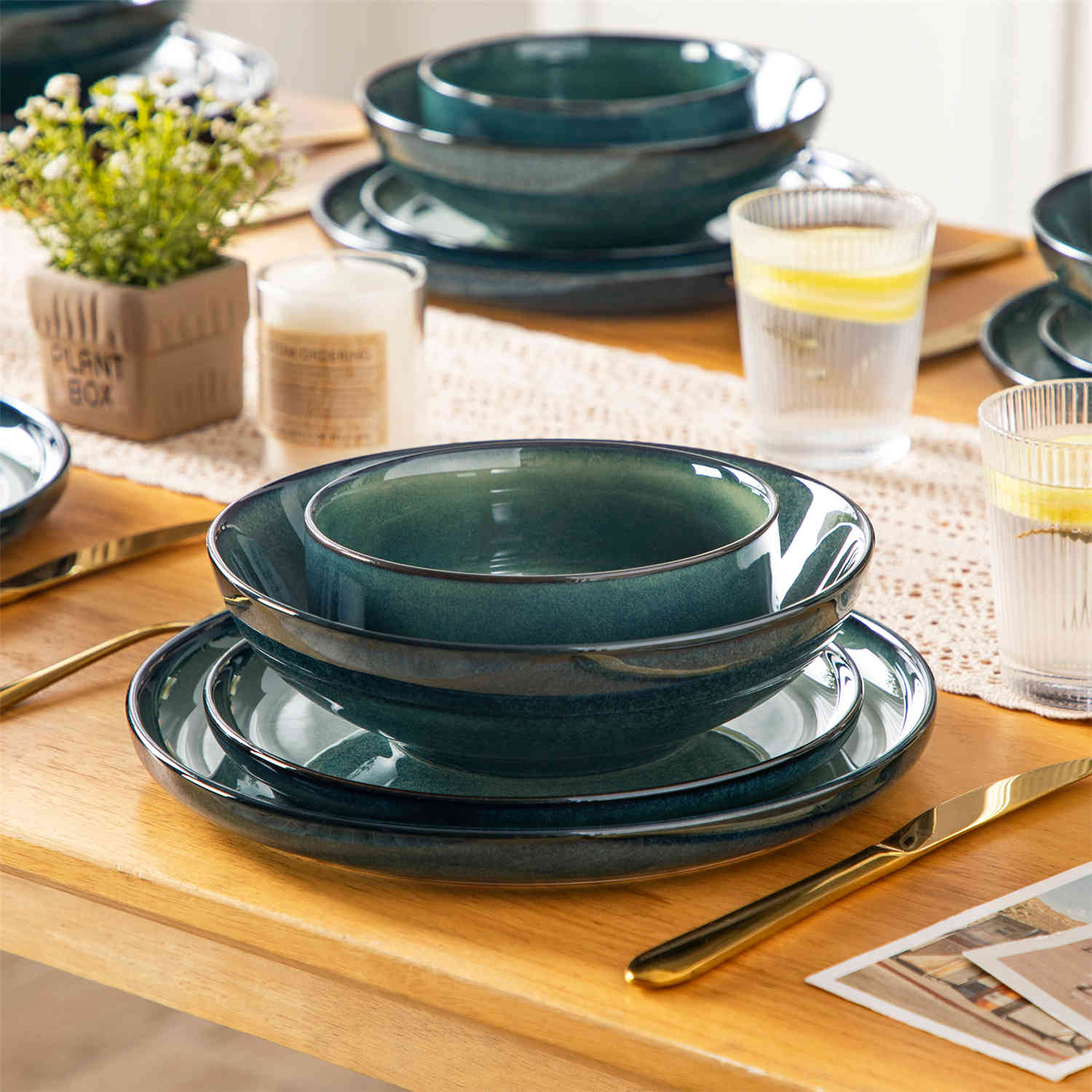 Starry Lipped-Edge 24 Piece Dinnerware Set