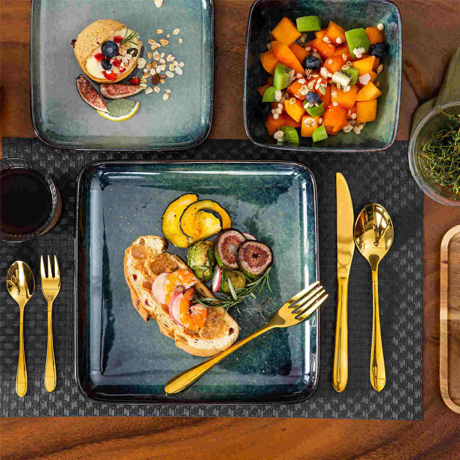 Stern 16 Piece Dinnerware Set